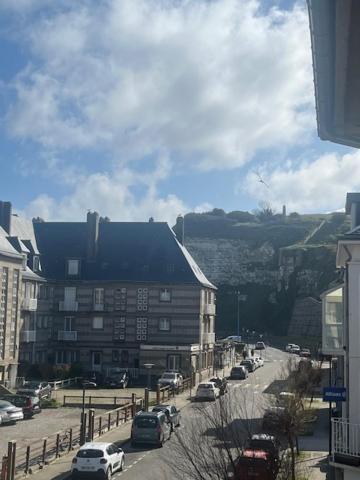 Appartement Meuble En Plein Coeur De St Valery En Caux แซ็ง-วาเลรี-อ็อง-คู ภายนอก รูปภาพ